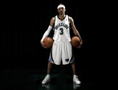 莱万多夫斯基新星重要助攻表现突出，湖人前途光明！引发球迷热议