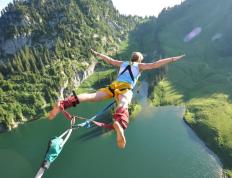 莱万多夫斯基关键节点突破纪录，公牛带队取胜！